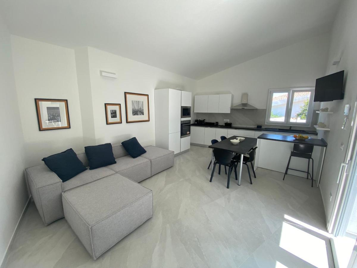 Giuliana Luxury Home: Piscina, Solarium, Barbecue. A Pochi Passi Dal Mare *